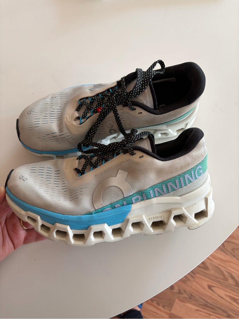 On running cloud monsters Women’s size 7